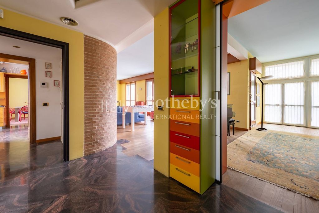 Property photo 2 of 26