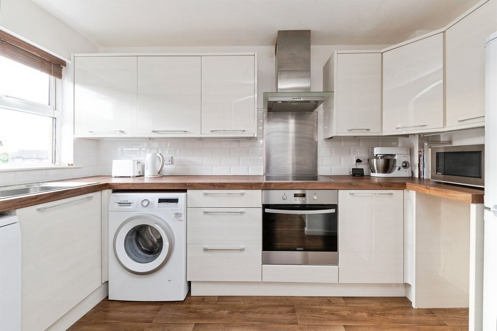 Property photo 2 of 17