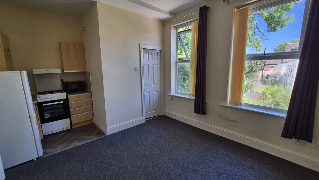 Property photo 3 of 6 Gallery