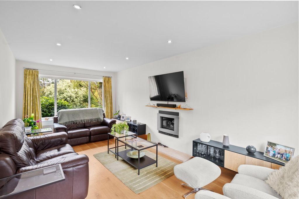 Property photo 3 of 28