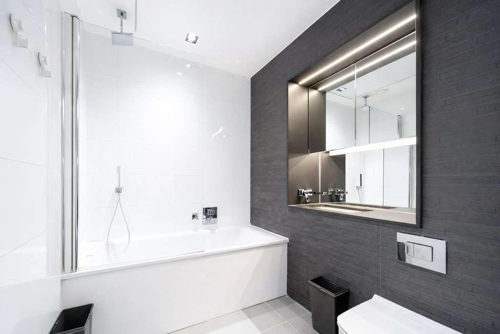 Property photo 3 of 7 Bathroom