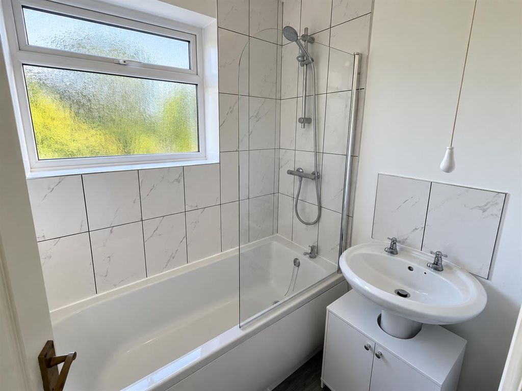 Property photo 3 of 6 Bright Modern Marble-Tiled Bathroom.Png