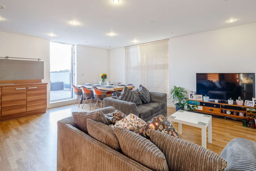 Property photo 1 of 14 8473765-Interior02-800