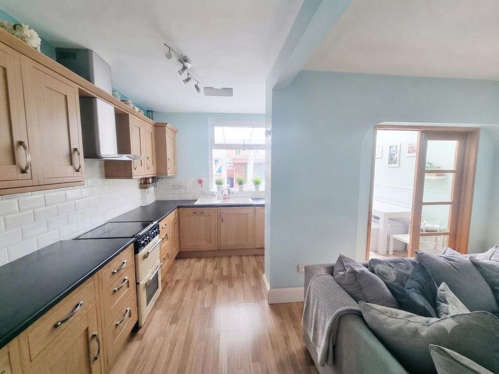 Property photo 3 of 15 Kitchen