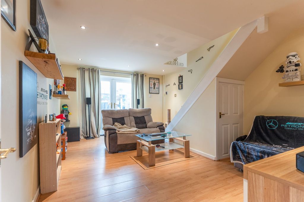 Property photo 3 of 15