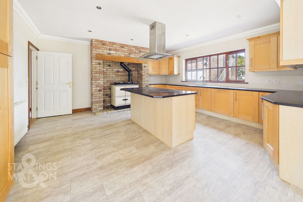Property photo 2 of 43
