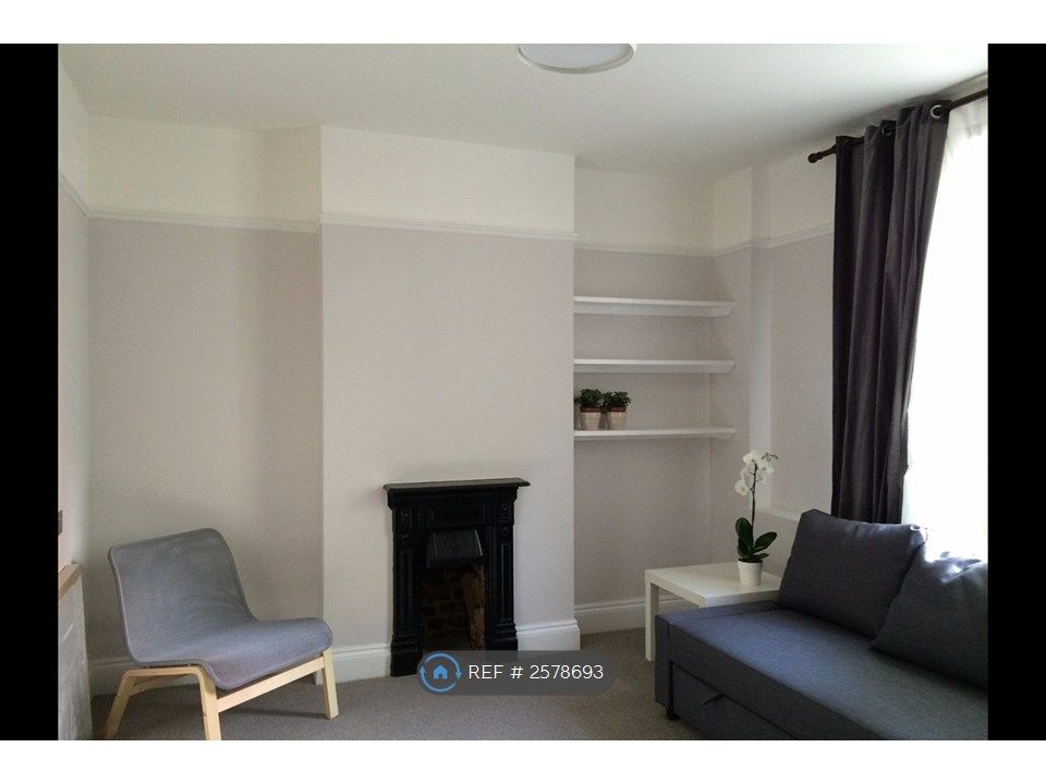 Property photo 2 of 17 Living Room View 1