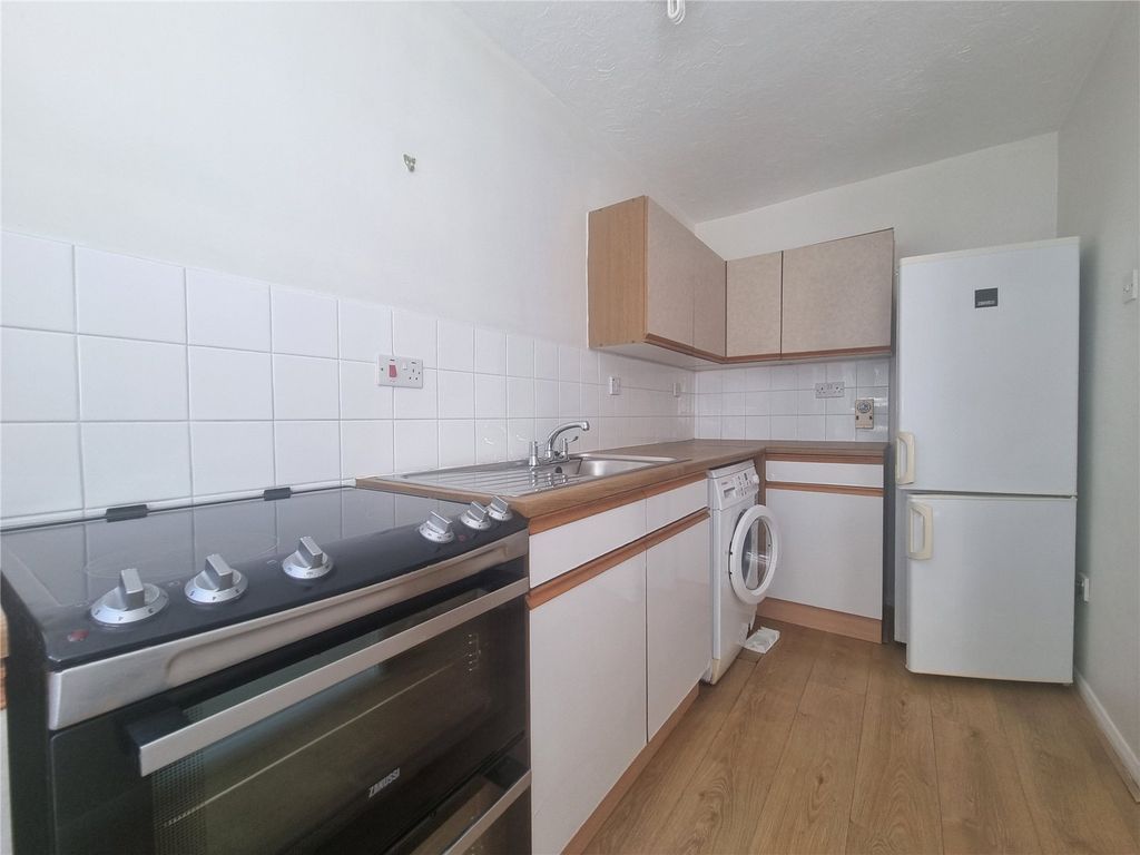 Property photo 3 of 8 Picture No. 11