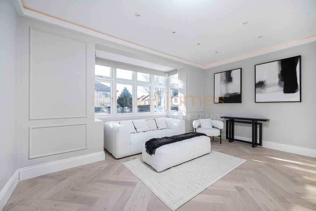 Property photo 3 of 20 W02.Jpg