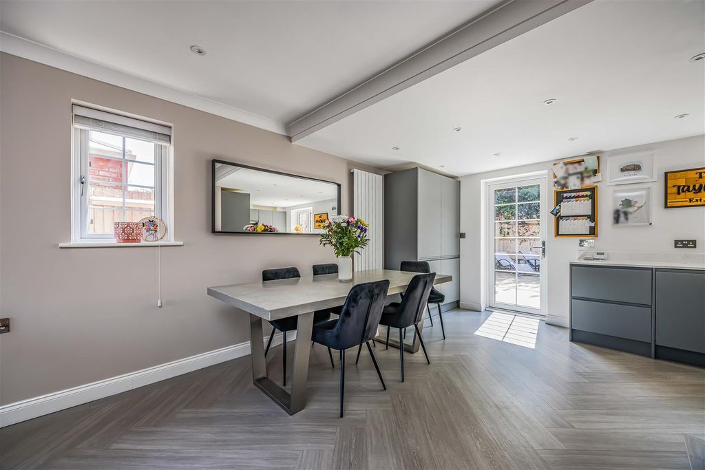 Property photo 2 of 24 29 Edenbridge Road Southsea-Small-Porticomarketing