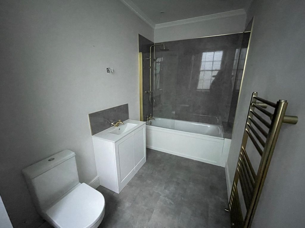 Property photo 2 of 10 4