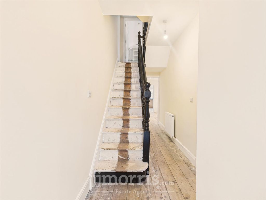 Property photo 3 of 24 Entrance Hallway