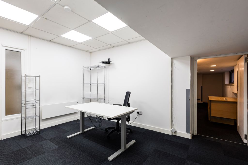 Property photo 3 of 6