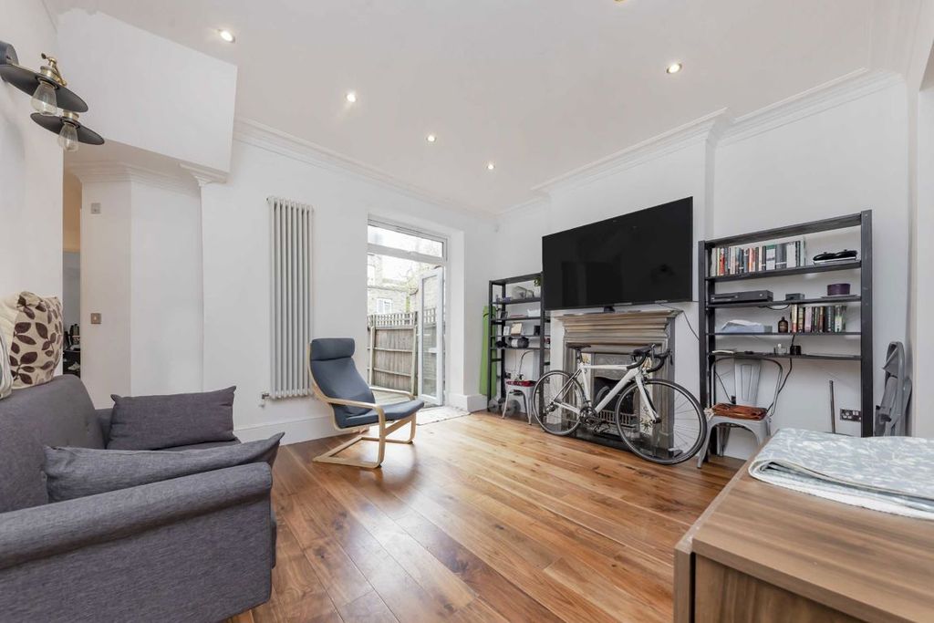 Property photo 2 of 8