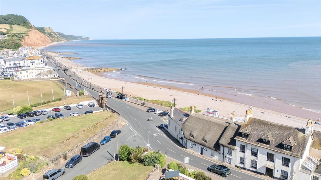 Property photo 2 of 23 Sea Front