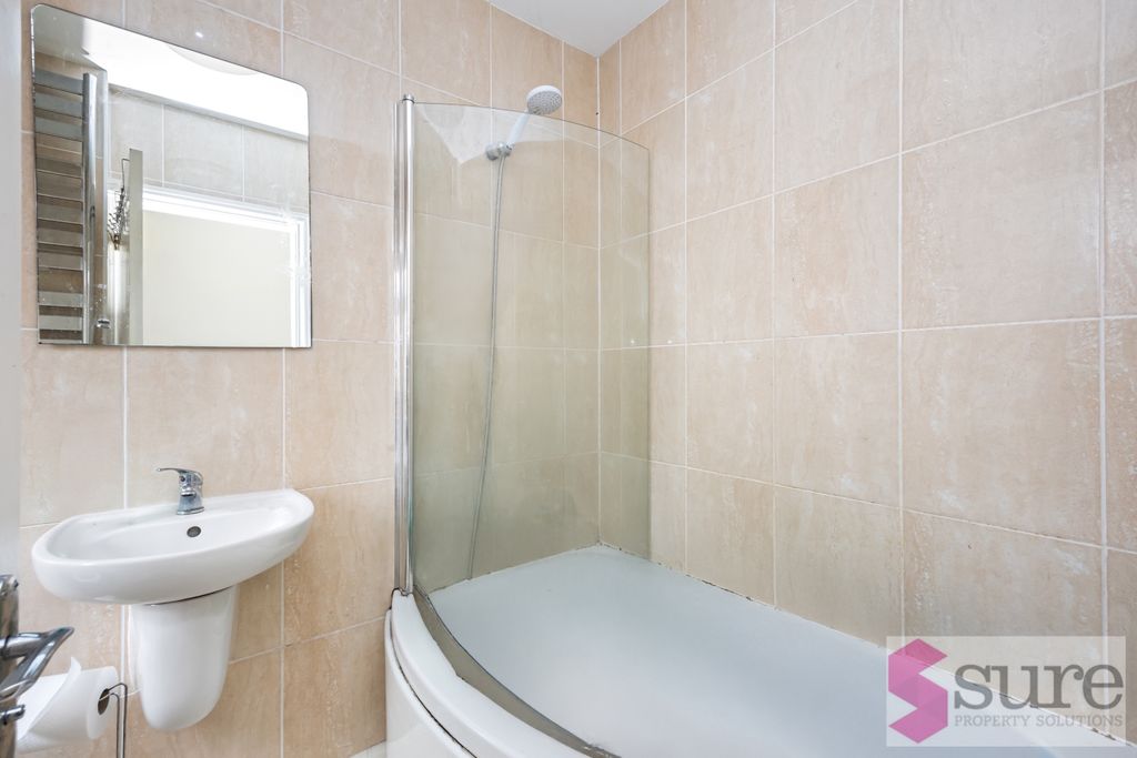 Property photo 3 of 17 Crabtree Lane, 30-017