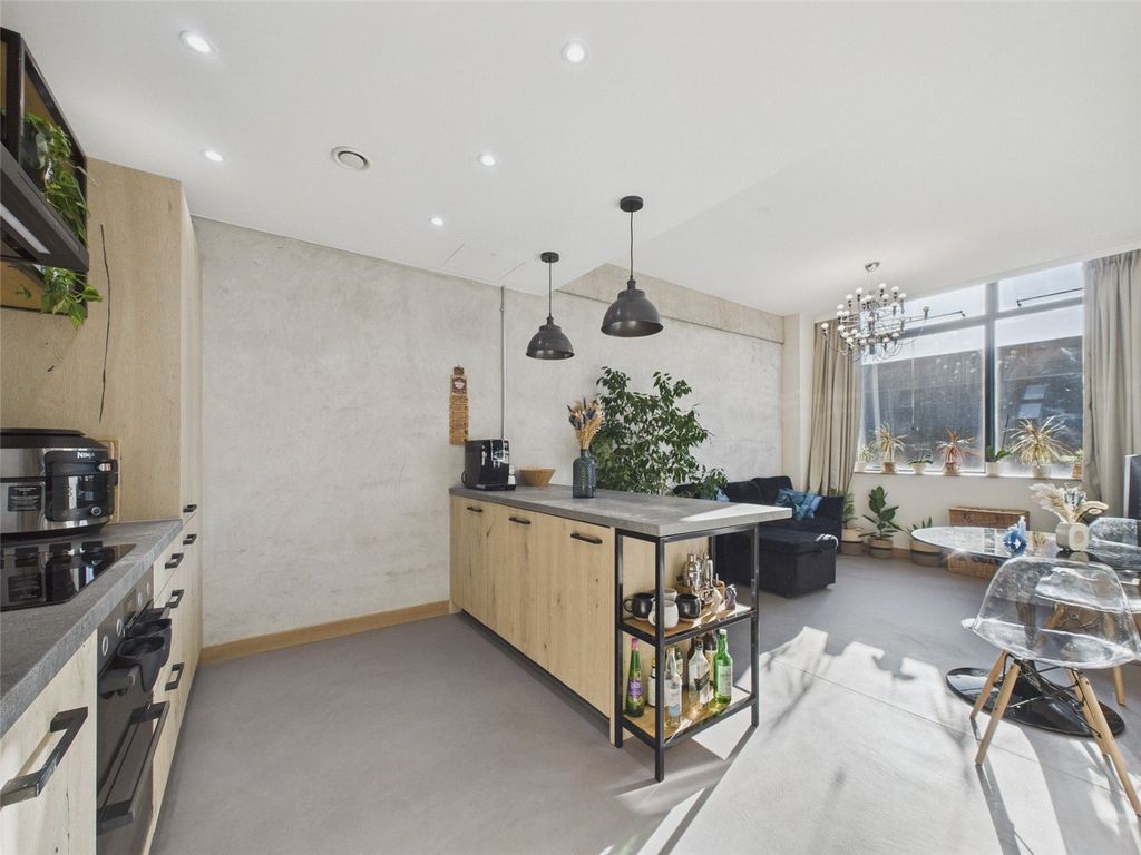 Property photo 1 of 18 Picture No. 02