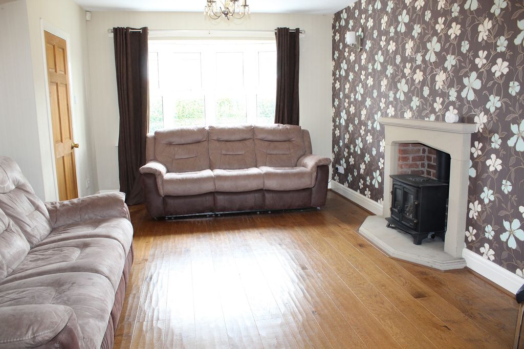 Property photo 2 of 17 Lounge