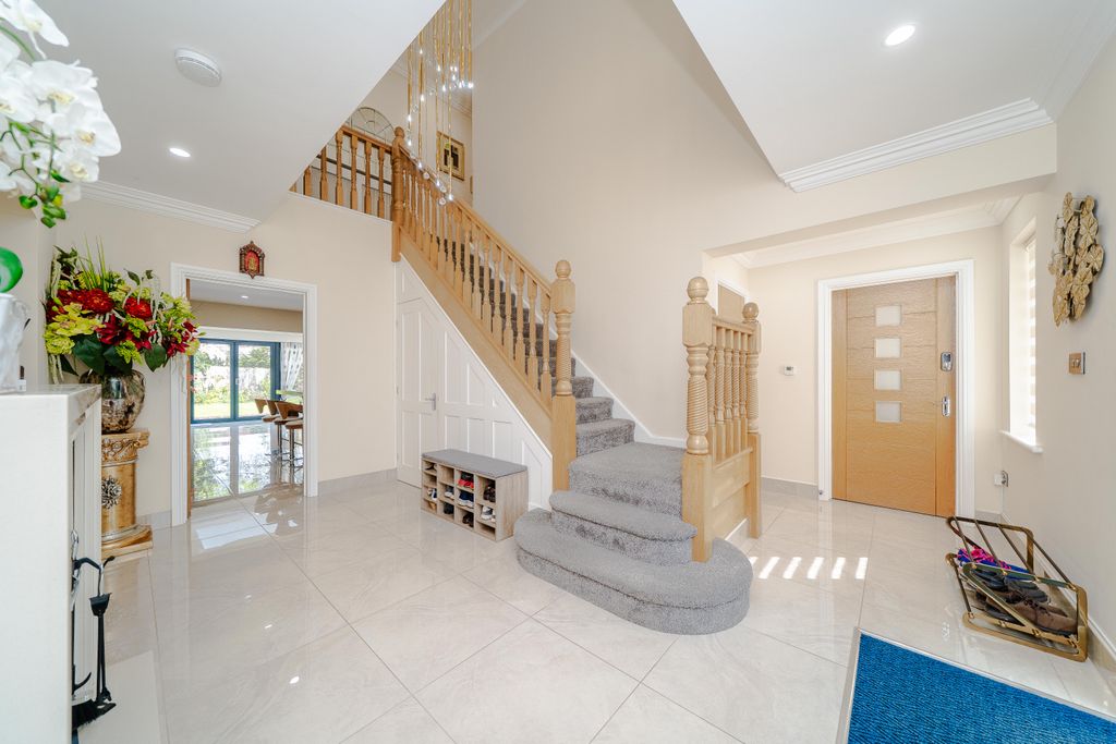 Property photo 2 of 48
