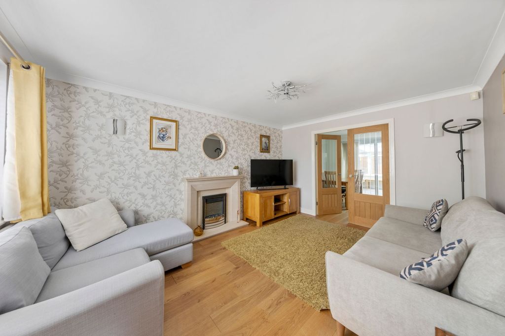 Property photo 2 of 23