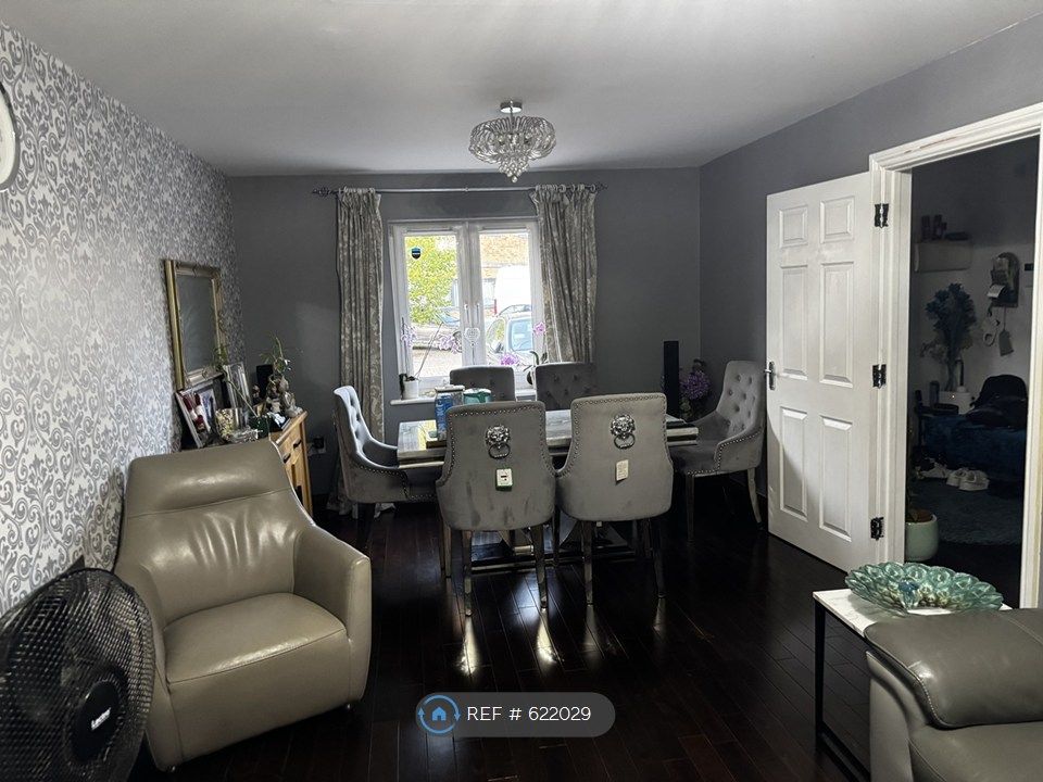 Property photo 2 of 25 Living Room