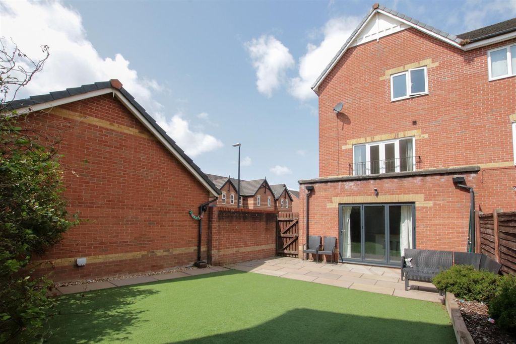 Property photo 2 of 19