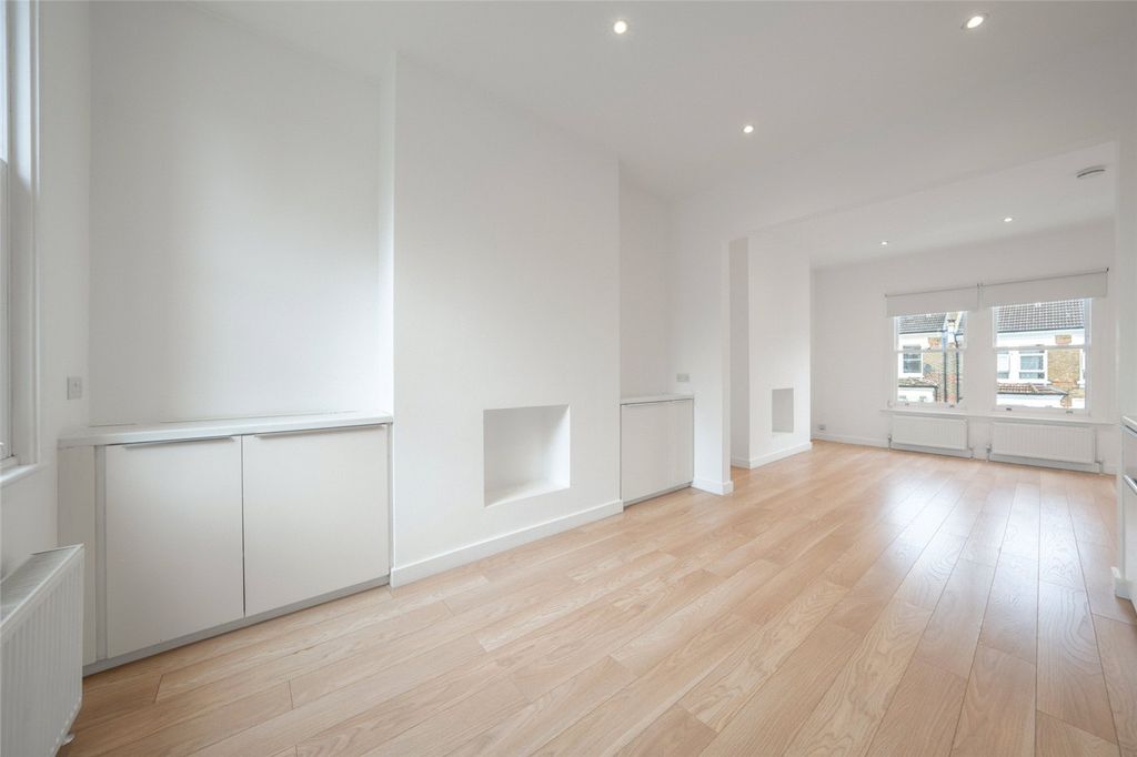 Property photo 2 of 18 Picture No. 11