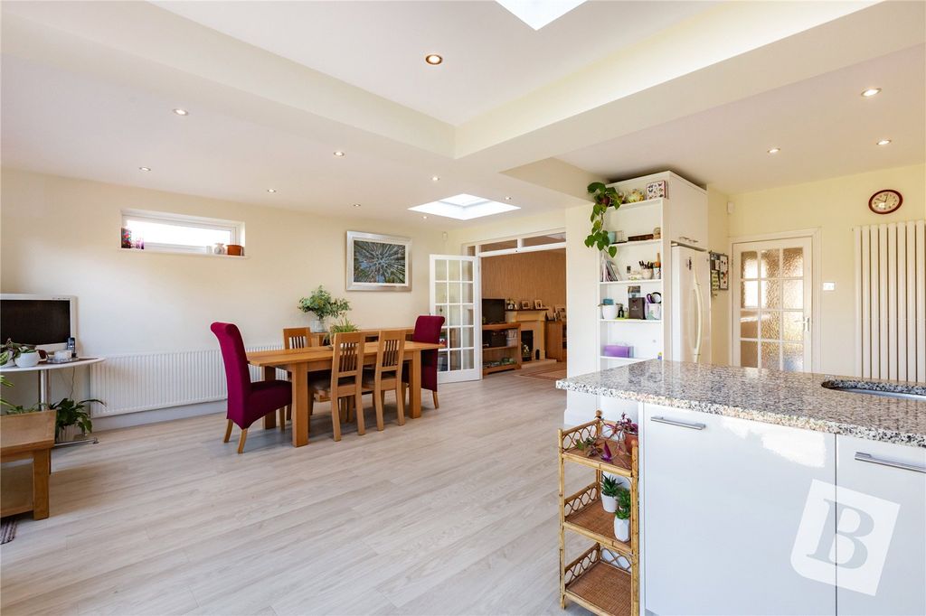 Property photo 2 of 30 Kitchen / Diner