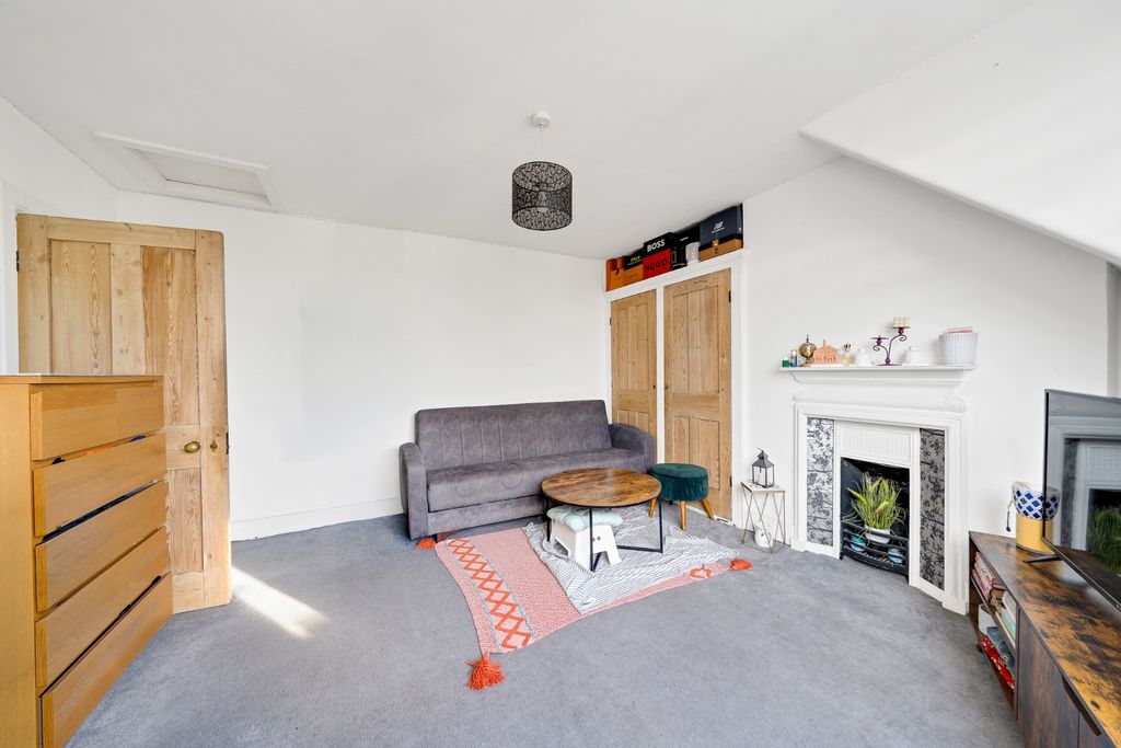Property photo 3 of 17 5559643