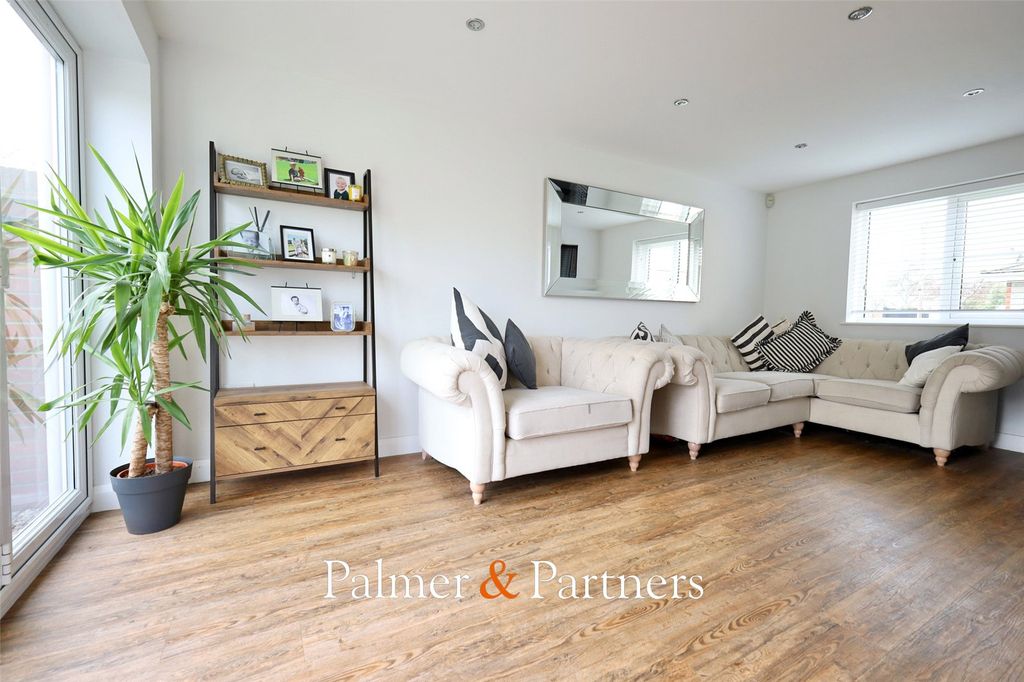 Property photo 2 of 28 Picture No. 21