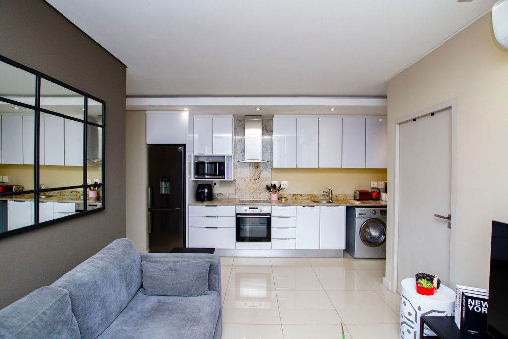 Property photo 2 of 21 St1711794