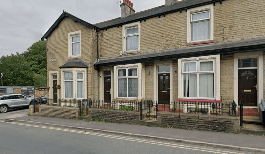 Property photo 1 of 1 Colne Road