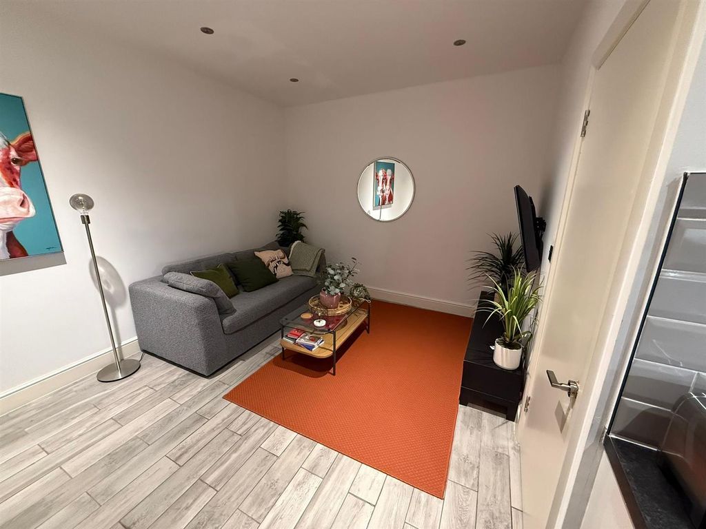 Property photo 1 of 6 Kitchen / Living Room