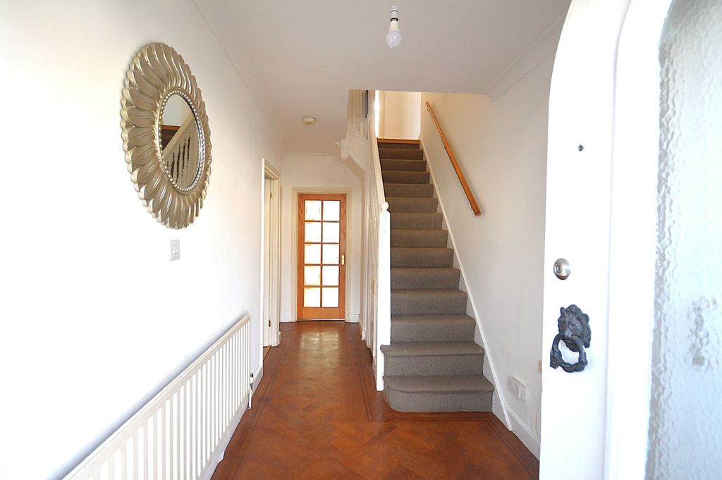 Property photo 2 of 23