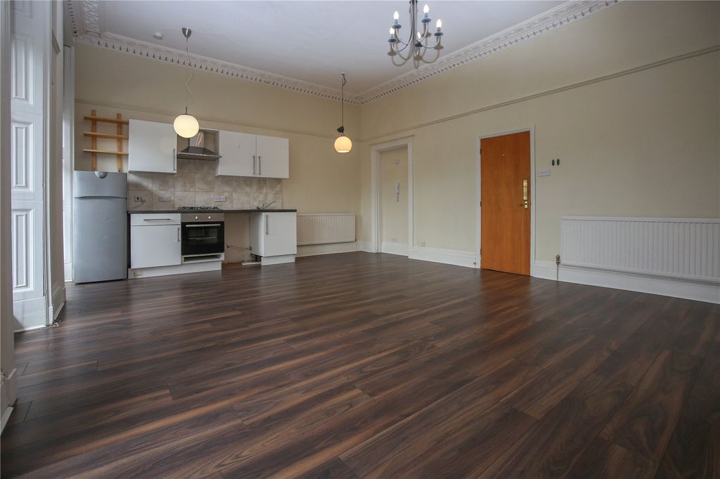 Property photo 3 of 8 Picture No. 24