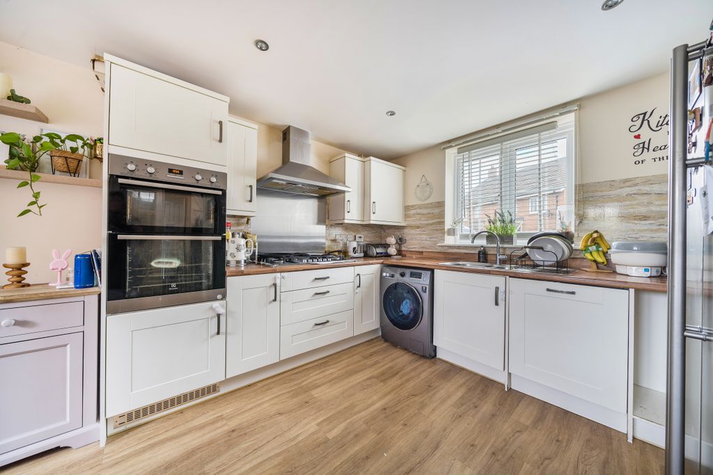 Property photo 2 of 14 12875981682B246Ebfae1Arw