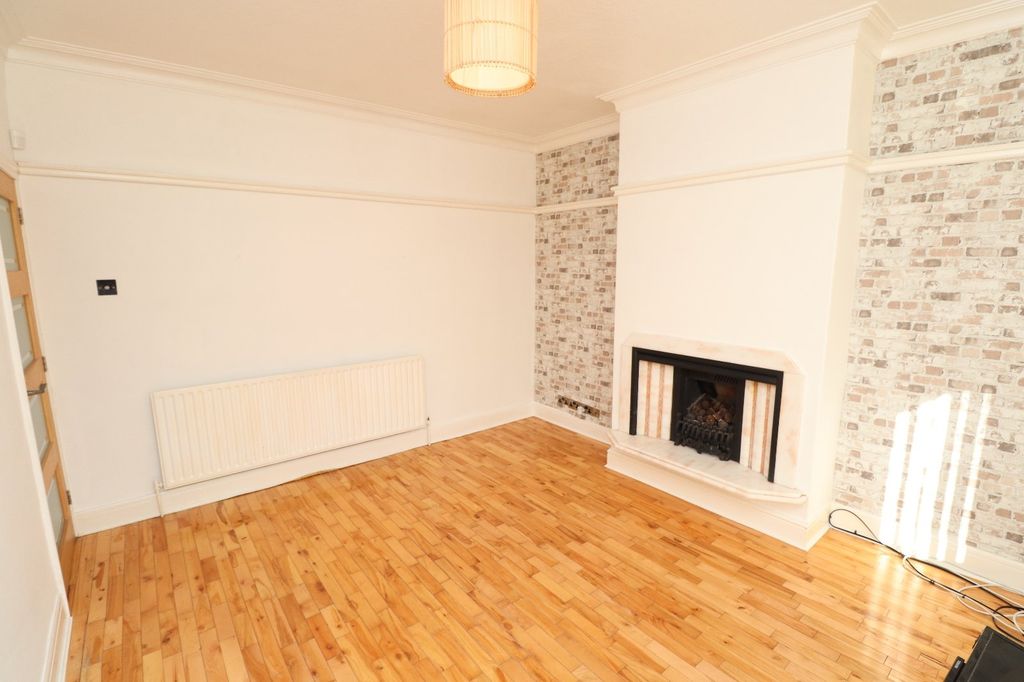 Property photo 2 of 17 Picture No. 33