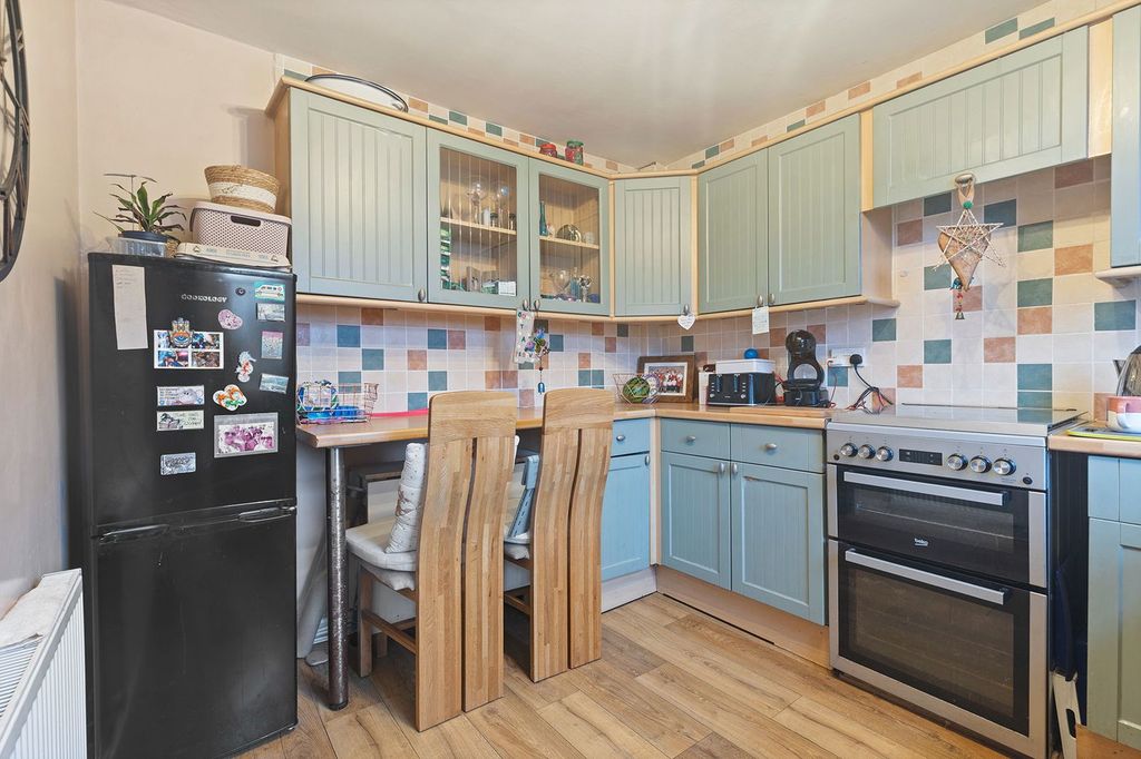 Property photo 3 of 23