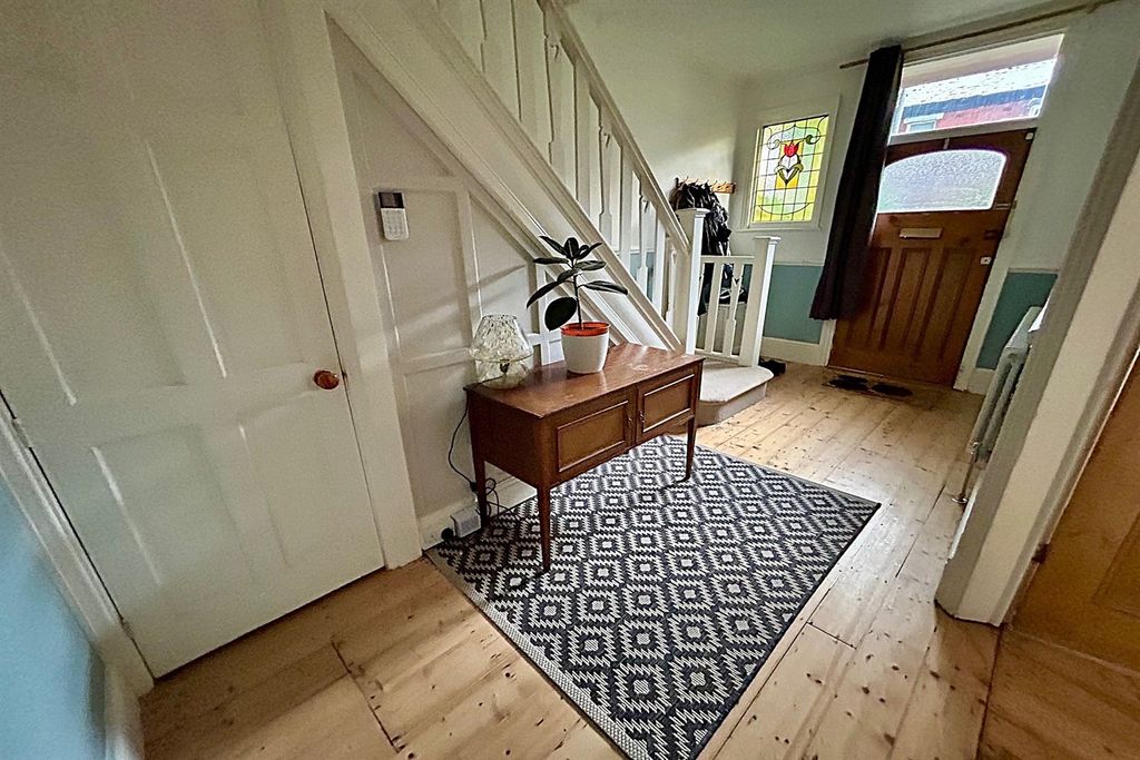 Property photo 3 of 23 Entrance Hallway