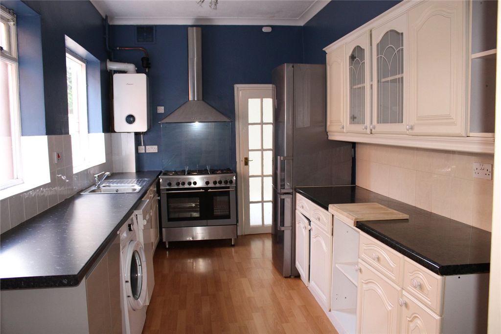 Property photo 2 of 21 Kitchen