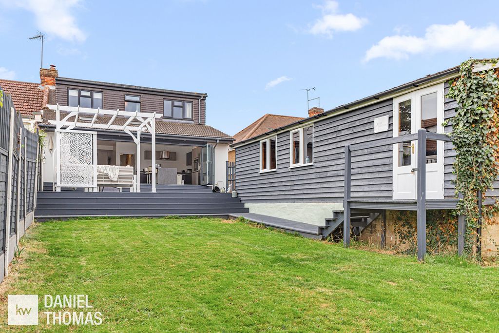 Property photo 3 of 34