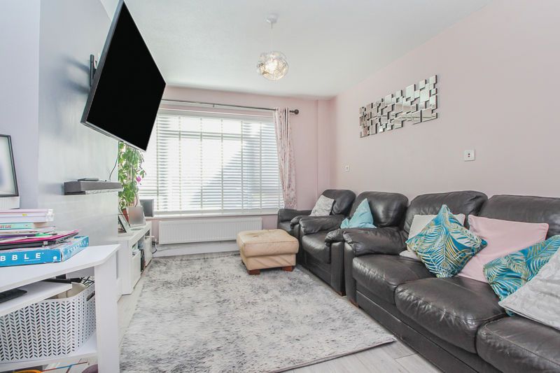 Property photo 2 of 16 Lounge