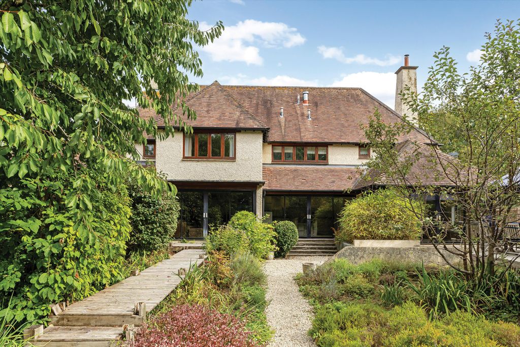 Property photo 2 of 18 Image
