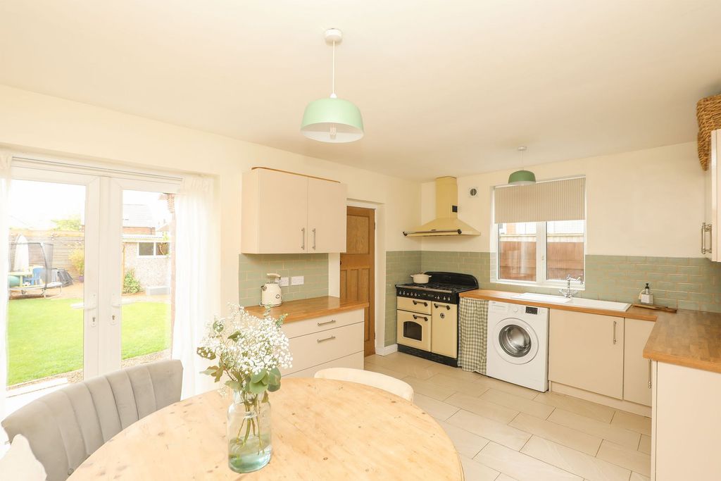 Property photo 2 of 30