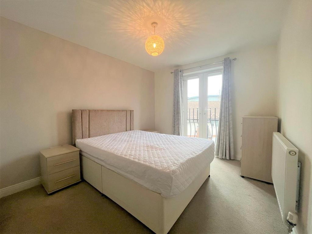 Property photo 3 of 10 Bedroom 1.Jpg