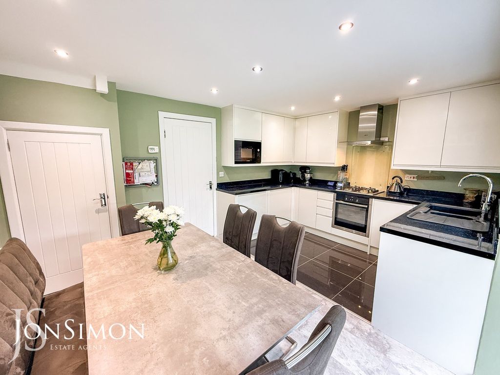 Property photo 3 of 29