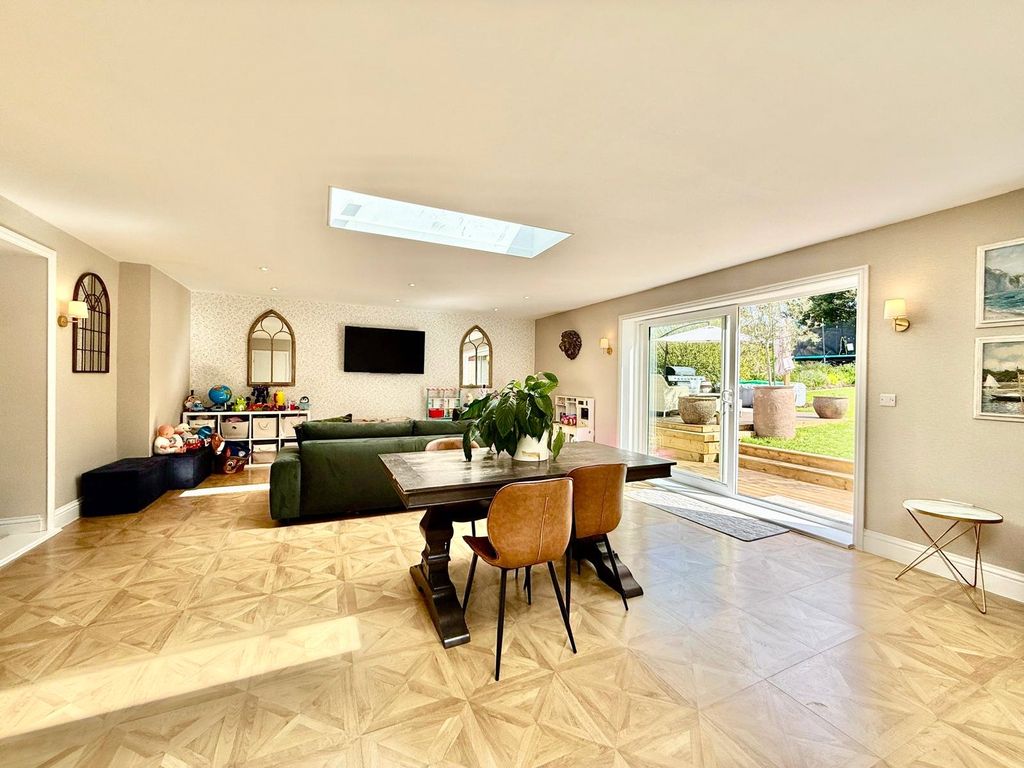 Property photo 2 of 17 Picture No. 14