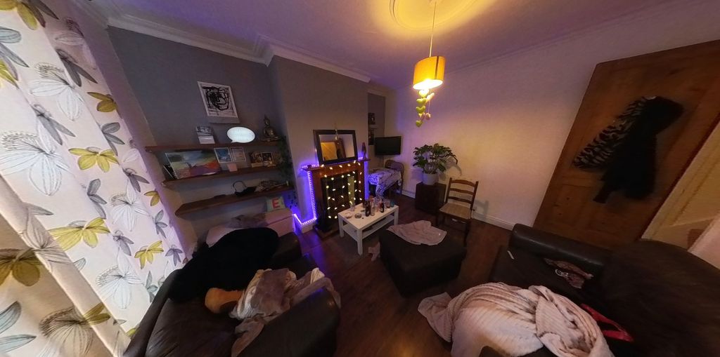 Property photo 2 of 10 A Welcoming Contemporary Living Room Featuring A c...