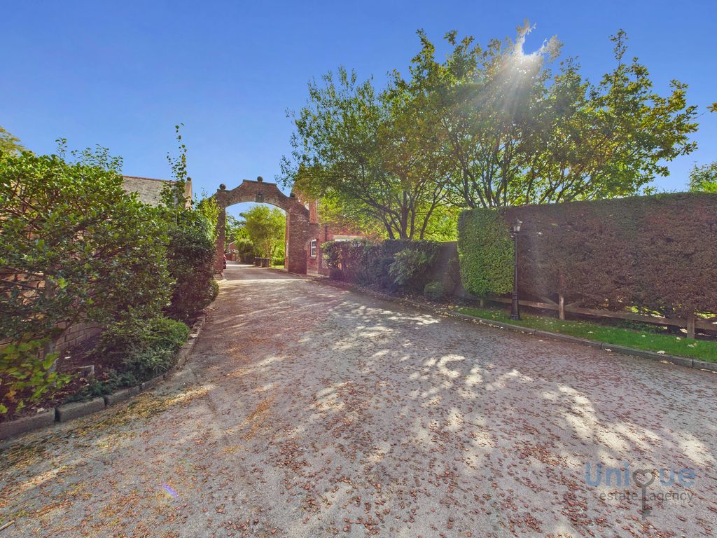 Property photo 3 of 31