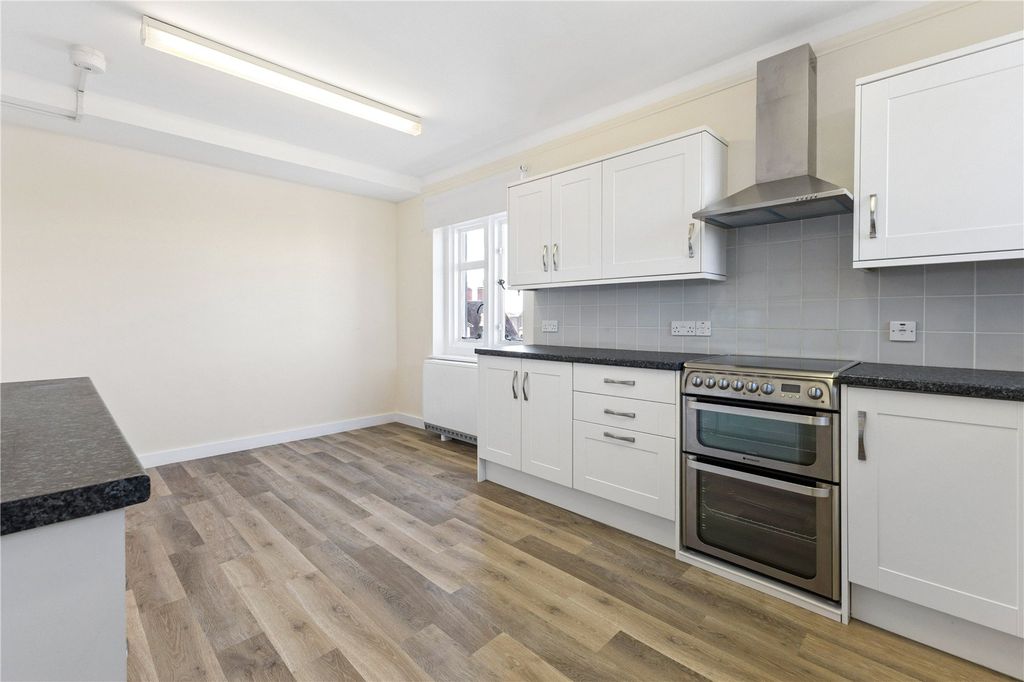 Property photo 3 of 14 Kitchen